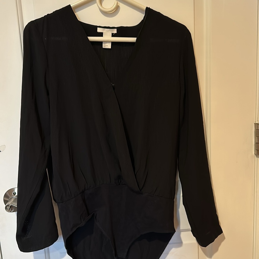 H&M body suit shirt. Never wear. Size 10